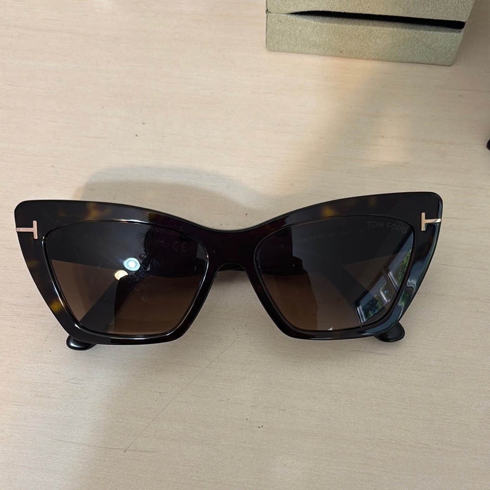Tom Ford Womens Tortoise Sunglasses Modern Rectangular Design
